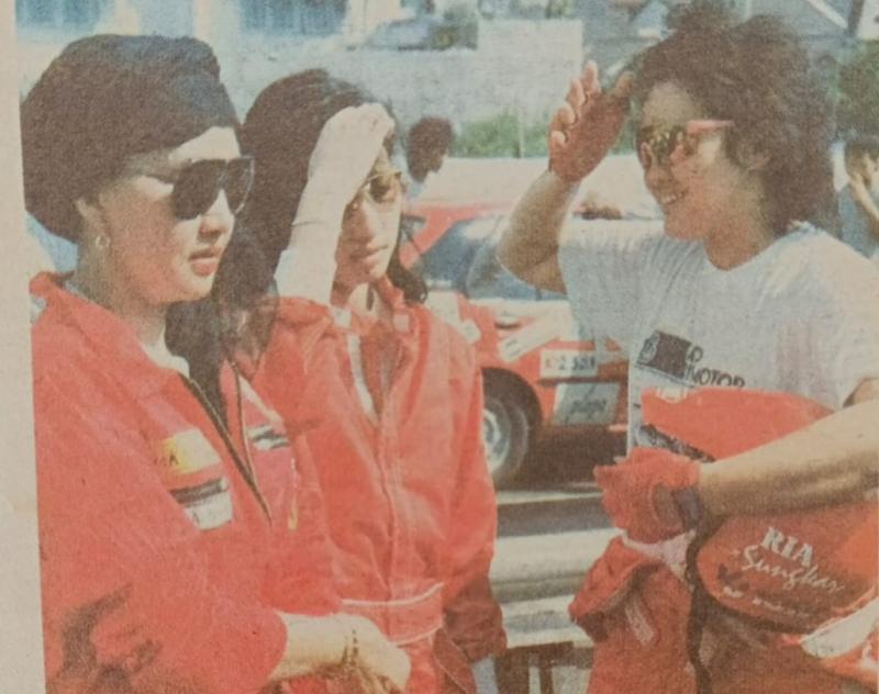Ria Sungkar (kanan) bersama Evie dan Tissa Bahar pada Starko Enduro Race 15 Jam di sirkuit Ancol Jakarta Utara tahun 1991. (foto : dok ria sungkar)