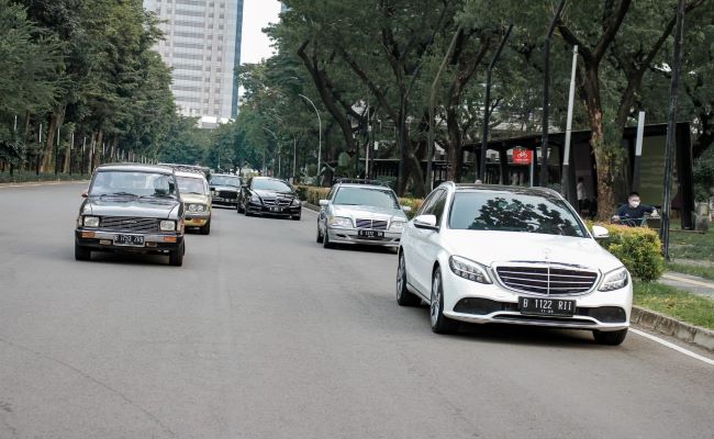 Komunitas Mercedes-Benz Star Wagon Owners Indonesia ngabuburit dengan turing keliling Jakarta
