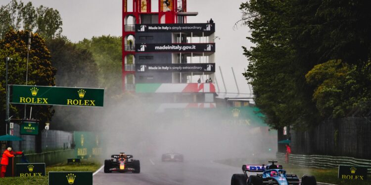 Hujan di sesi FP1 GP Emilia Romagna 2022 sirkuit Imola, Italia, Ferrari buktikan diri tetap kuat di trek basah. (Foto: alpinef1team)