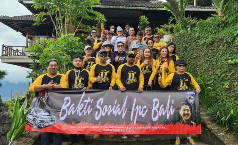 Bamsoet, Ajik Krisna dan IPC Bali lakukan bakti sosial berupa bantuan sembako dan uang tunai krpada masyarakat Tambakan Buleleng, Bali