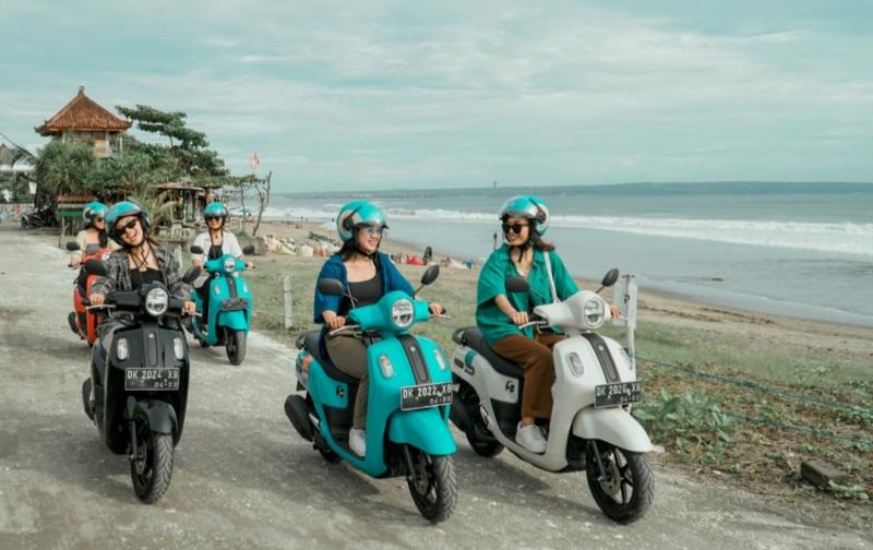 Riding Bareng para pengguna Yamaha dari kaum hawa bertajuk Fazzio Days Out dengan rute susuri Pantai Batu Belig, Bali 