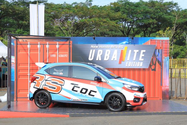 Tampilan keren mobil New Honda Brio RS Urbanite Edition yang diperkenalkan sebagai mobil COC kejuaraan balap mobil ISSOM 2022 mulai putaran 2 pada Juni mendatang 