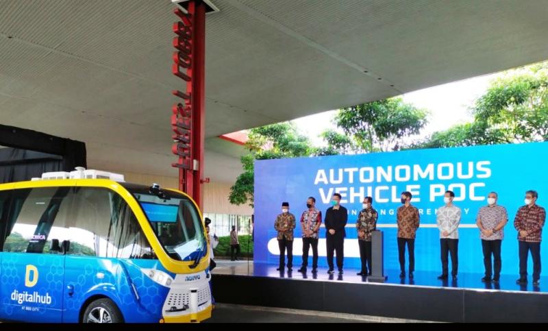 Menhub Budi K Sumadi meresmikan uji coba kendaraan listrik otonom pertama di Indonesia