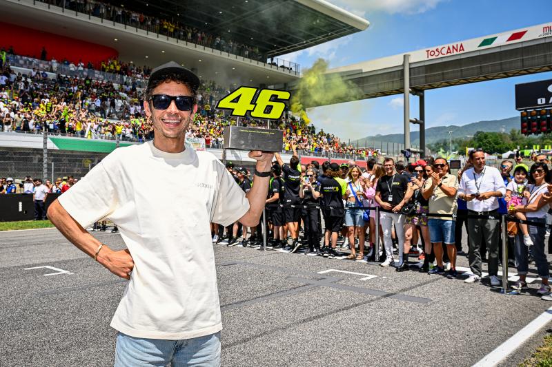 Valentino Rossi di GP Italia 2022, Mugello, berperan lambungkan para rider Italia. (Foto: motogp)