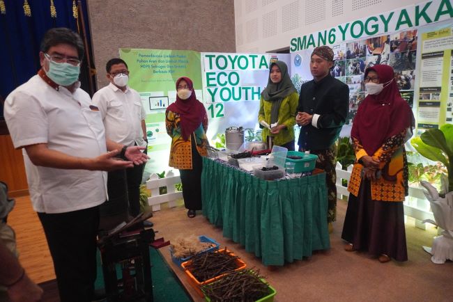 Tim Toyota Eco Youth dalam pendampingan kaum muda untuk mendukung netralitas karbon