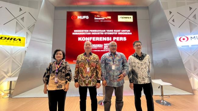Petinggi Bank Danamon, Adira Finance dan MUFG dalam konpres dukungan untuk IIMS Surabaya 2022