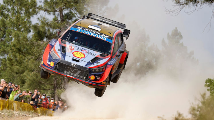 Ott Tanak (Estonia/Hyundai) tampilkan performa apik di sesi awal Rally Sardegna. (Foto: wrc)
