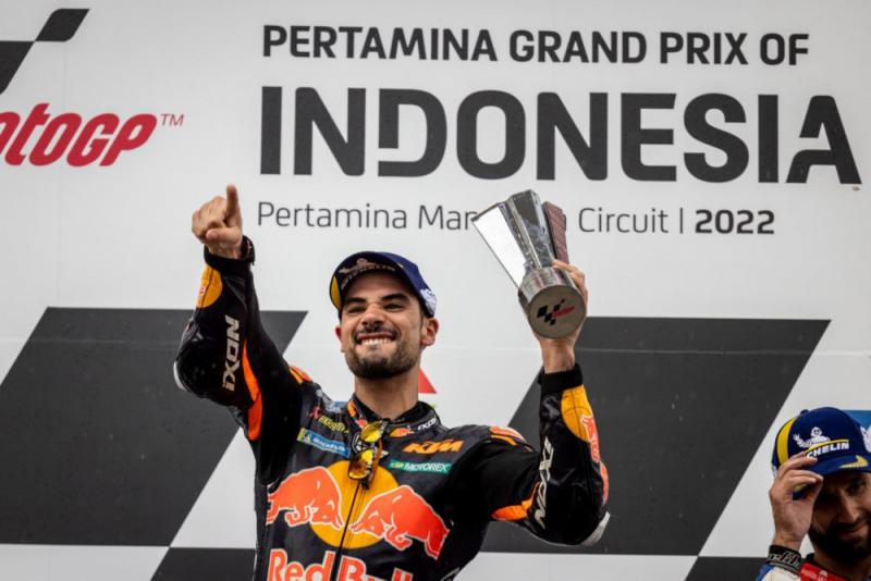 Miguel Oliveira (Portugal/Red Bull KTM) saat menjuarai GP Indonesia 2022 di Sirkuit Mandalika. (Foto: ktm)