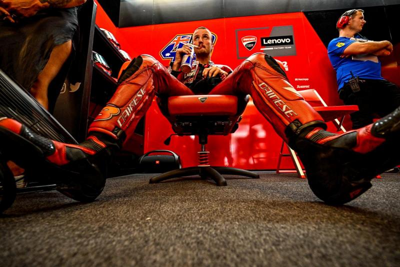 Jack Miller (Australia) punya tugas terakhir bersama Francesco Bagnaia, mencetak hattrick juara dunia konstruktor buat Ducati. (Foto: motogp)