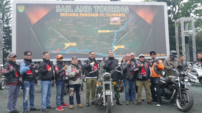 Member Bikers Brotherhood MC berpartisipasi dalam kegiatan lingkungan bersama Pangdam III Siliwangi