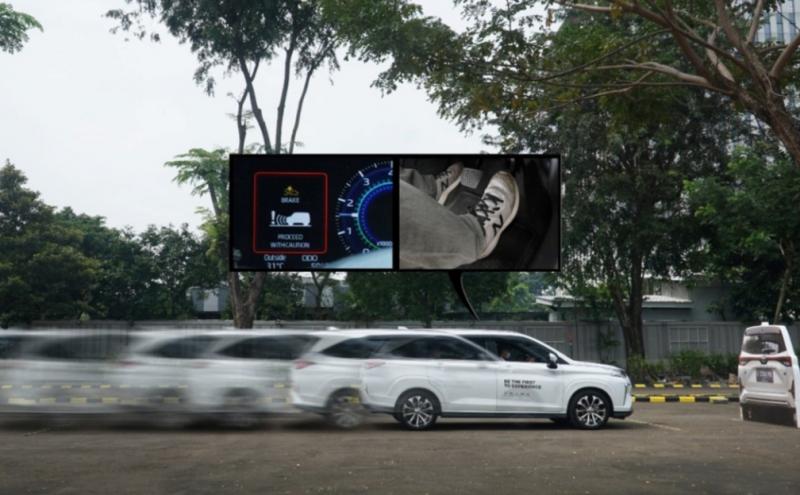 Aktifkan Toyota Safety Sense, All New Veloz berhenti di kecepatan 60 km/jam terhadap obyek di depannya