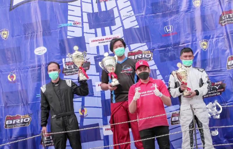 Akheela Chandra Dewanto (tengah) juara kelas Promotion Honda City Hatchback RS Speed Challenge round 2 ISSOM 2022
