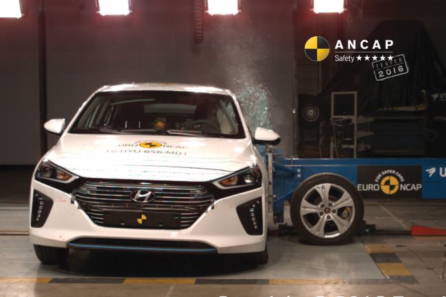 Uji tabrak sebuah mobil Hyundai yang dilakukan lembaga keselamatan ANCAP