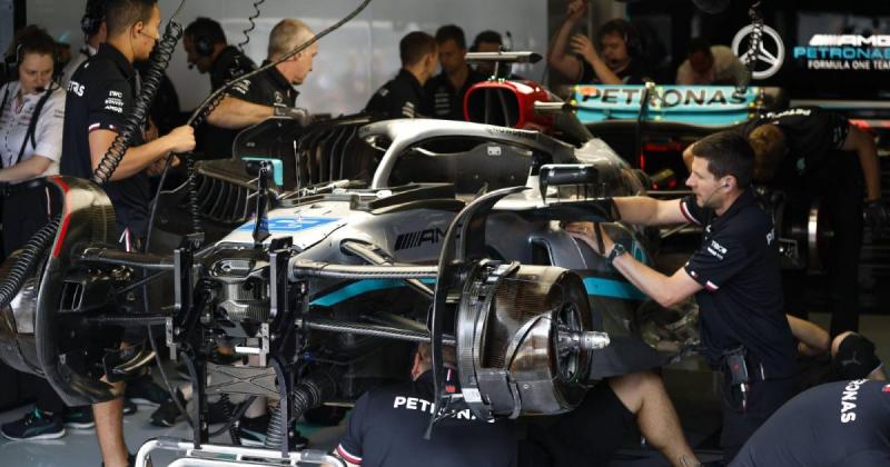 Mercedes masih terus mengembangkan aspek teknis W13 untuk mengejar kemenangan di GP Prancis pekan ini. (Foto: planetf1)