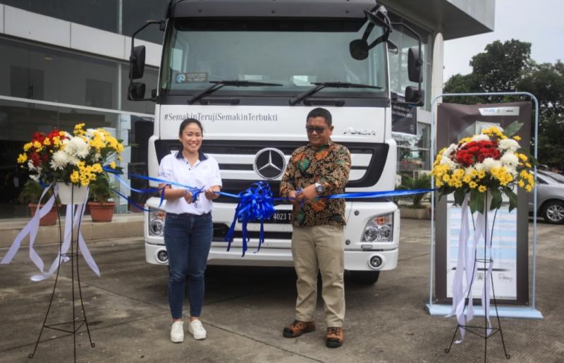 Daimler Commercial Vehicles Indonesia secara resmi diperkenalkan Mercedes-Benz Axor Euro 4 di kota Medan, Sumatra Utara 
