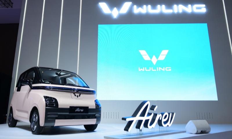 Wuling Air ev mejeng di booth Wuling pameran PERIKLINDO Electric Vehicle Show 2022 di JIExpo Kemayoran