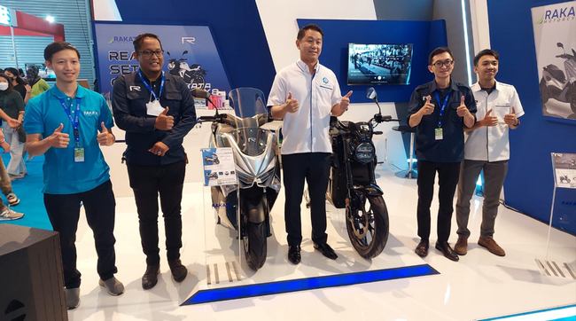 Acara peluncuran dua motor listrik Rakata di Periklindo Electric Vehicle Show 2022 di JIExpo, Kemayoran, Jakarta