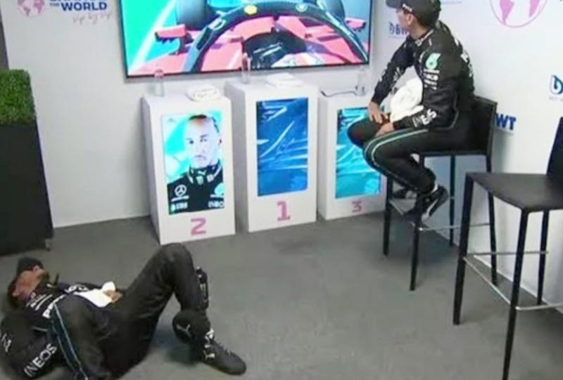 Lewis Hamilton saat tergeletak lemas sebelum selebrasi podium, tak minum sepanjang balapan. (Foto: express)