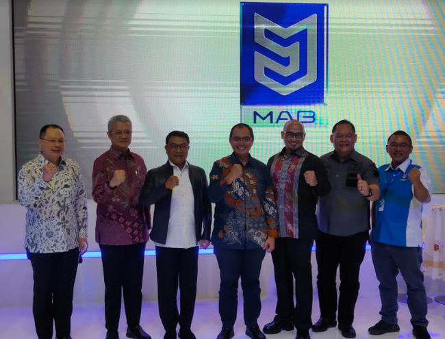 Petinggi PT MAB bersama para official costumer yang mendukung pengembangan kendaraan listrik anak bangsa