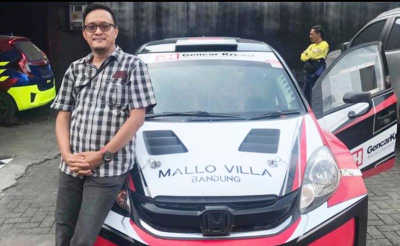 Pereli senior Achmad Deden Samsu dari SWM Motorsport dengan Honda Brio usai di-dyno test sebelum diberangkatkan ke Sumatra Utara, Jumat besok