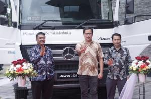 Mercedes-Benz Axor Euro 4 Resmi Diperkenalkan di Palembang Sumatera Selatan   