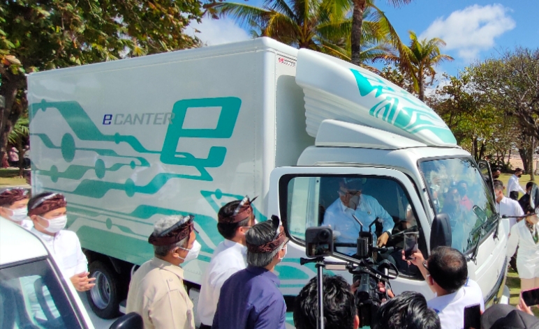 Ujicoba truk liistrik eCanter kepada para konsumen akan dimulai bulan Agustus 2022 di Bali