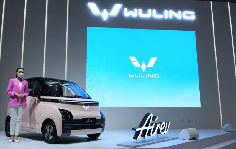Mobil listrik Wuling Air EV menuai panen pemesanan di ajang pameran kendaraan listrik PEVS 2022 di JI-Expo Kemayoran Jakarta 