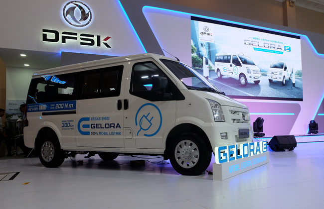 Model mobil listrik DFSK Gelora E salah satu line DFSK yang akan tampil di pameran otomotif GIIAS 2022 di ICE BSD City, Tangerang, 11-21 Agustus 2022