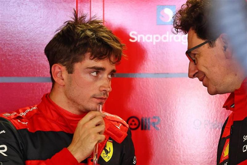 Charles Leclerc mulai tak nyaman dan secara terbuka berseberangan dengan Team Principal Ferrari Mattia Binotto. (Foto: formula1news)