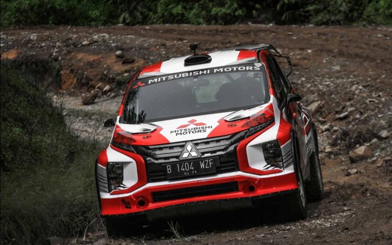 Mitsubishi Xpander AP4 menjadi andalan pereli senior Rifat Sungkar dengan navigator M Redwan di ajang Danau Toba Kejurnas Rally 2022 putaran 1