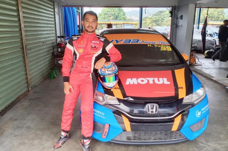 H Yudhis andalan HY33 Racing Team, hanya akan melakukan overtake pada trek lurus putaran 3 ISSOM 2022 di Sentul International Circuit, Bogor. (foto : bs)