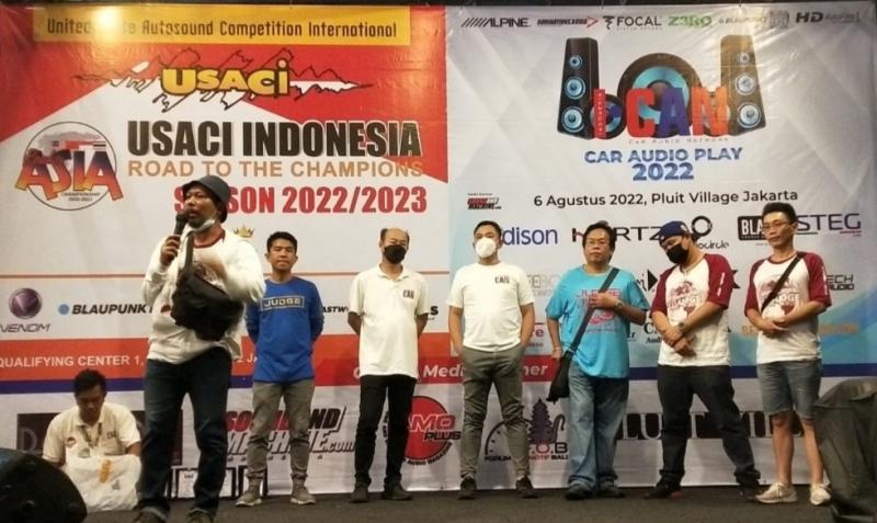 Para pemenang perlombaan audio mobil yang dilakukan di Pluit Village Mall Jakarta, Sabtu (6/8/2022)