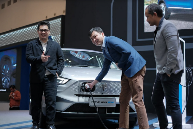 MG ZS EV memanaskan GIIAS 2022 sebagai SUV full electric pertamanya di Indonesia