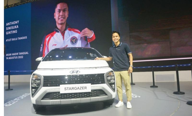 Anthony Ginting dengan Hyundai STARGAZER, MPV baru andalan Hyundai di GIIAS 2022.
