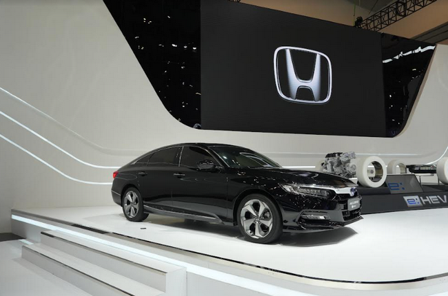 Honda CR-V Hybrid tampil memukau di booth Honda GIIAS 2022