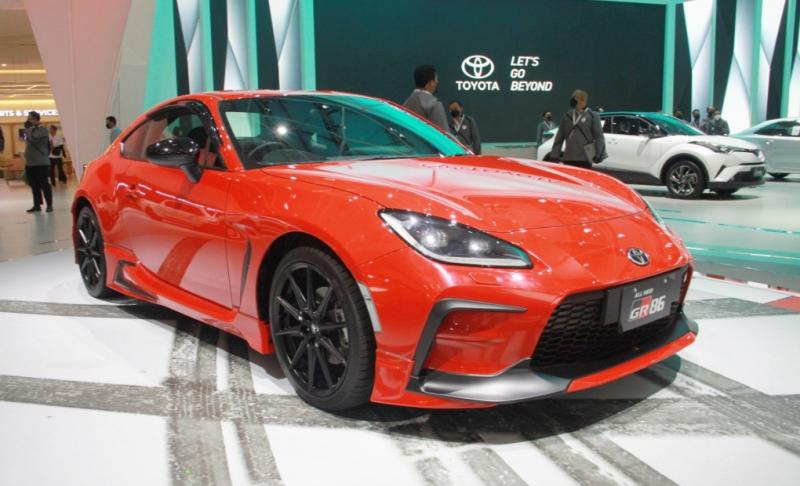 Toyota All New GR86 dengan desain eksterior bergaya racing dan aerodinamis mejeng di booth Toyota ajang GIIAS 2022