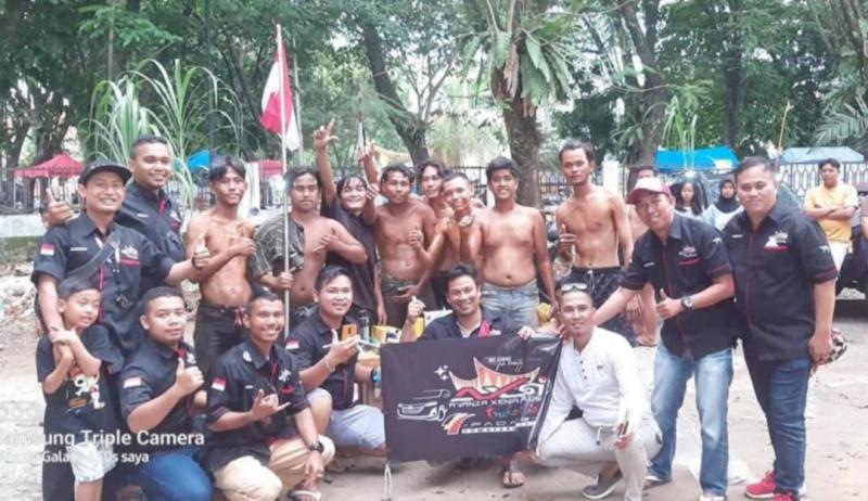 Komunitas Avanza Xenia Solusi Indonesia Padang Rayakan HUT RI ke-77 Dengan Lomba Panjat Pinang