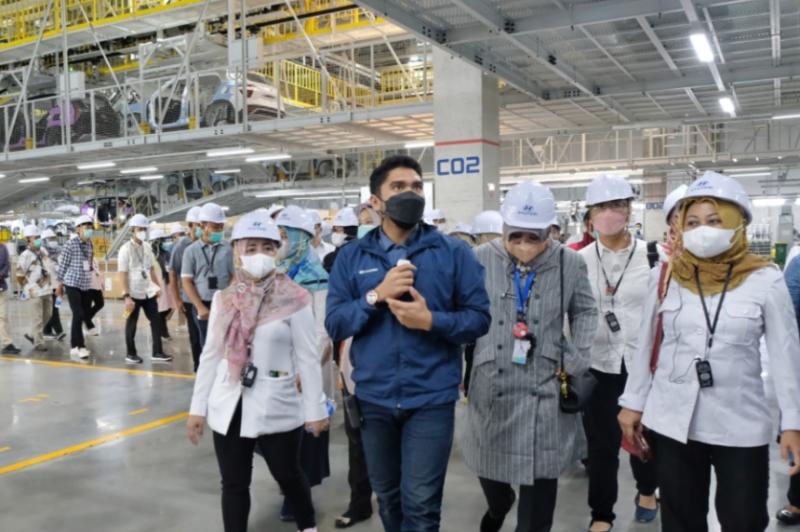 Hyundai selenggarakan kunjungan pabrik untuk penerima dukungan oksigen dan tenaga medis