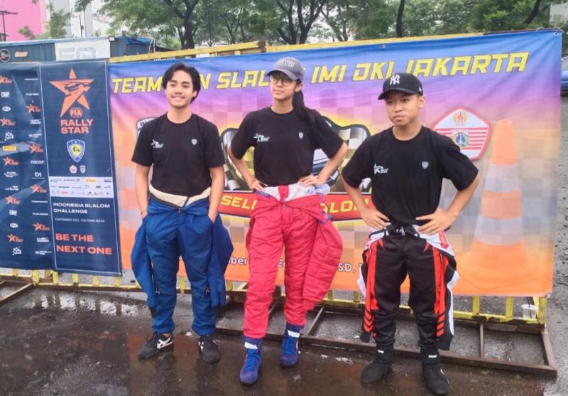 Dari kiri Bintang Barlean, Hashina Setyoyuma dan Attaya Kenzie usai mengikuti FIA Rally Starts dalam Indonesia Slalom Challenge di Edutown Arena BSD City Tangerang, Kamis (8/9/2022)