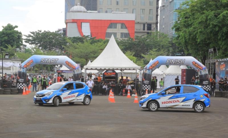 Brio Slalom Challenge 2022 putaran pamungkas dilangsungkan di pelataran Parkir Timur Plaza Surabaya, Jawa Timur