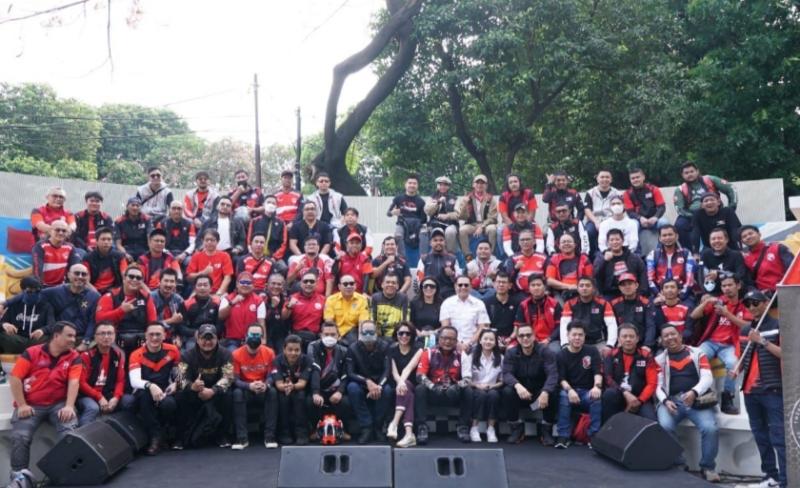 Bamsoet bersama dengan komunitas penggemar motor Ducati merayakan HUT ke-21 DOCI di Black Stone Garage Jalan Hang Jebat Kebayoran Baru Jakarta Selatan