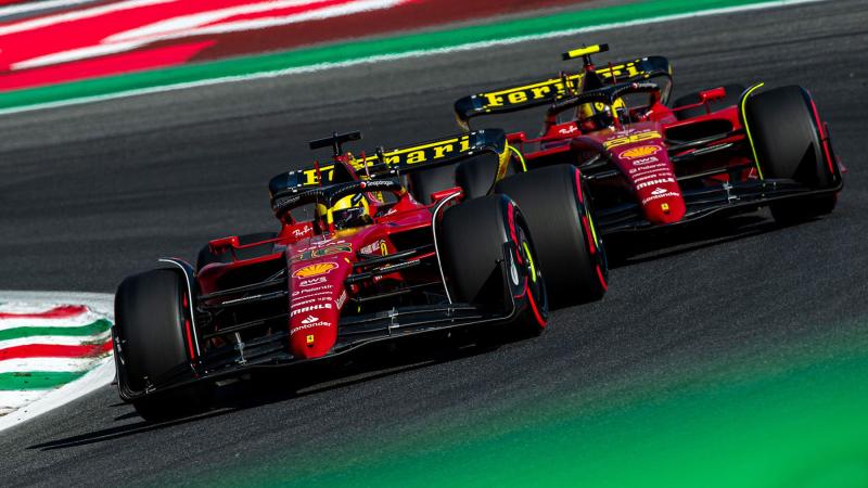 Duet Ferrari Charles Leclerc dan Carlos Sainz di GP Italia, menyimpan team order tahun depan. (Foto: ist)