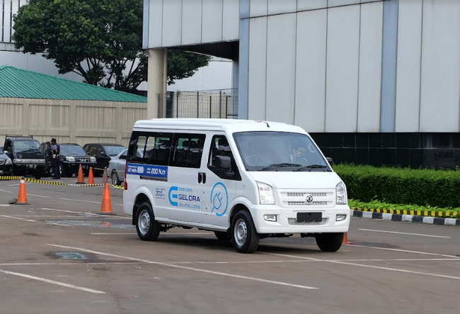 DFSK Gelora E yang menjadi kendaraan komersial listrik pertama di Indonesia