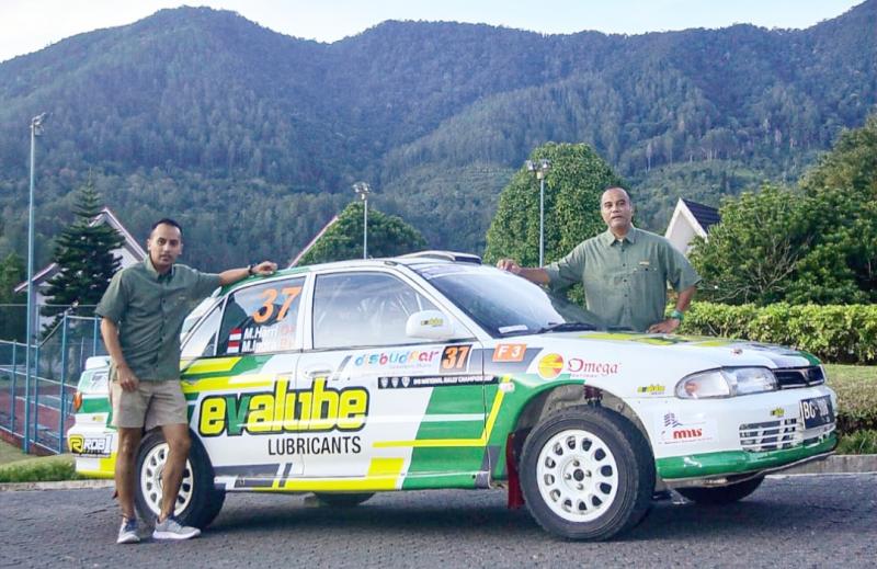 Pereli M Harri Prastomo (kiri) dan M Indra Prasetyo, kembali turun di Danau Toba Rally dengan bendera Evalube Rally Team