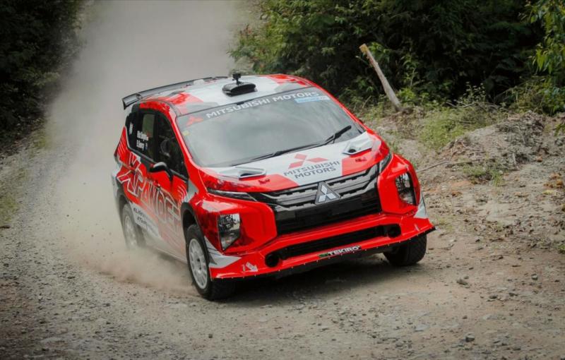 Rifat Sungkar dari Mitsubishi Xpander Rally Team dengan andalkan Xpander AP4 untuk sementara memimpin hari pertama Danau Toba Rally 2022
