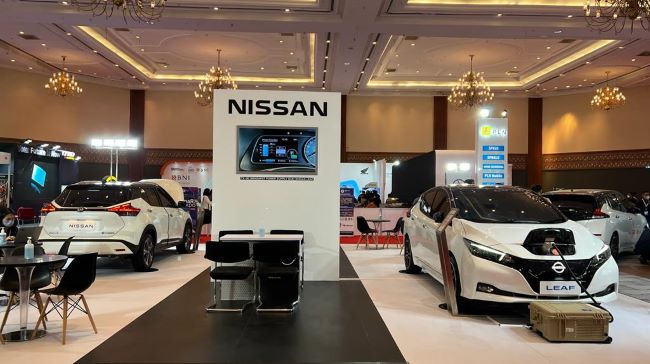 Nissan memanjang dua mobil listrik andalannya di pameran mobil listrik