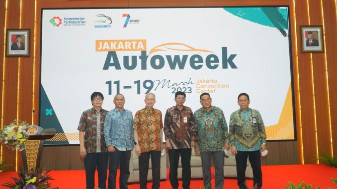Para petinggi Gaikindo bersama Dirjen ILMATE yang mendukung penyelenggaraan Jakarta Auto Week
