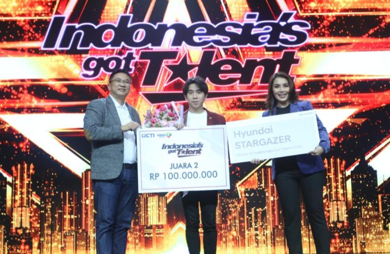 Pemenang Indonesias Got Talent 2022 menerima hadiah berupa unit Hyundai Stargazer dari PT Hyundai Motors Indonesia