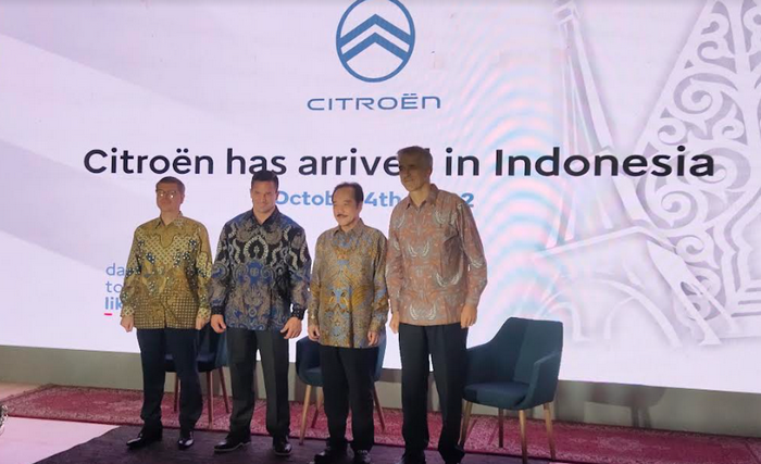 Petinggi Citroen dan Indomobil dalam peresmian kehadirannya di Indonesia