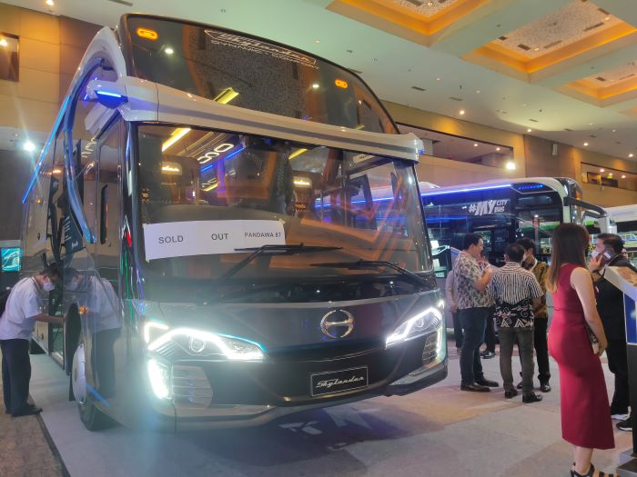Tampilan eksterior Home Bus Luxury New Armada Skylander dari sasis Hino RM